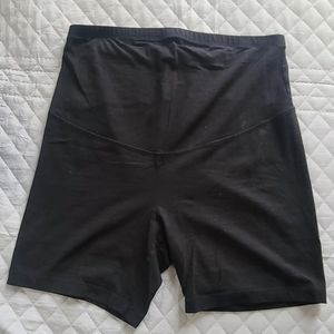L- Maternity Biker Shorts - lightly used.